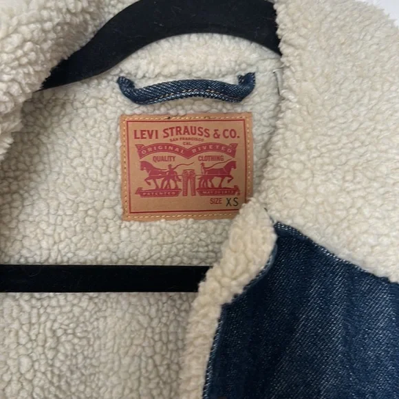 Levi’s Denim Sherpa Lined Trucker Jacket - Picture 2 of 3
